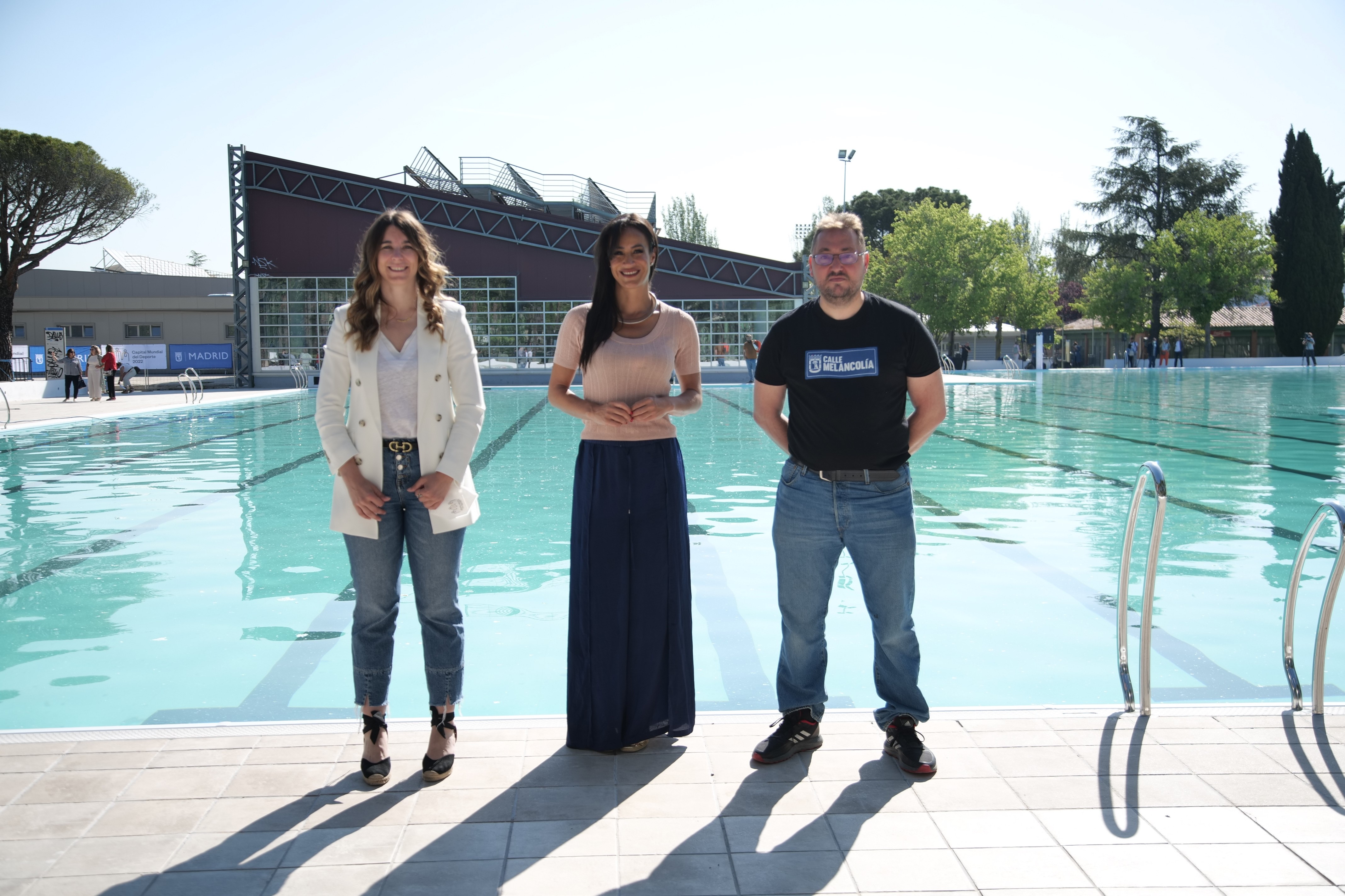 Villacís, Miranda y Serrano durante la presentación de la temporada de piscinas